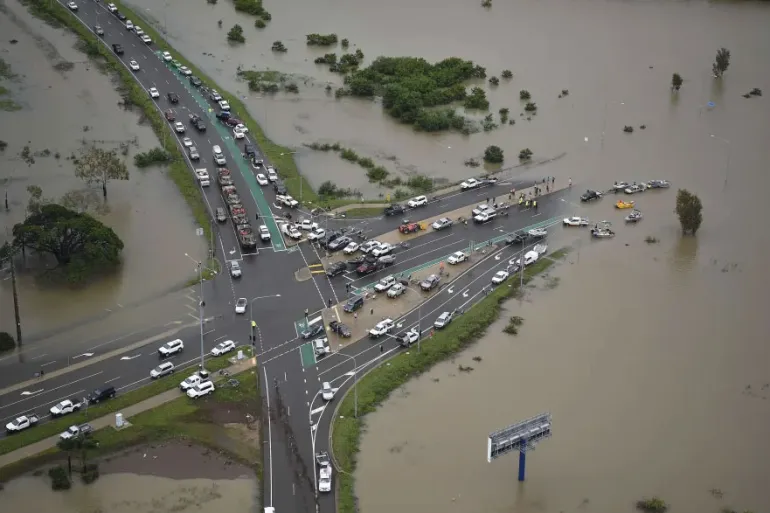 فيضانات وسط فيتنام تترك آثارا مدمرة على السكان والمنازل