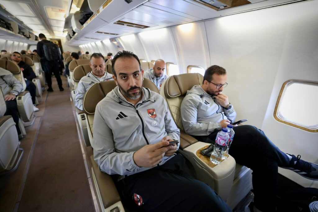 مشاهد طريفة ورحلة هادئة.. بعثة الأهلي تطير إلى المغرب لمواجهة الجيش الملكي في دوري الأبطال