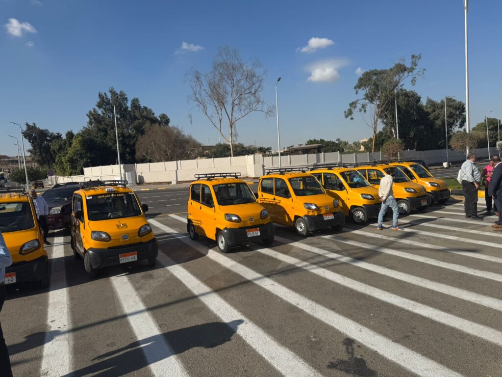 الجيزة تبدأ تسليم السيارات الحضارية البديلة للتوك توك وتعلن بيع 34 مركبة وترخيص 9 بحي الهرم