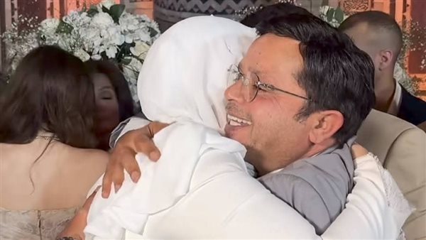 أبو العروسة.. محمد هنيدي يحتفل بعقد قران نجلته فريدة 1 أبو العروسة.. محمد هنيدي يحتفل بعقد قران نجلته فريدة