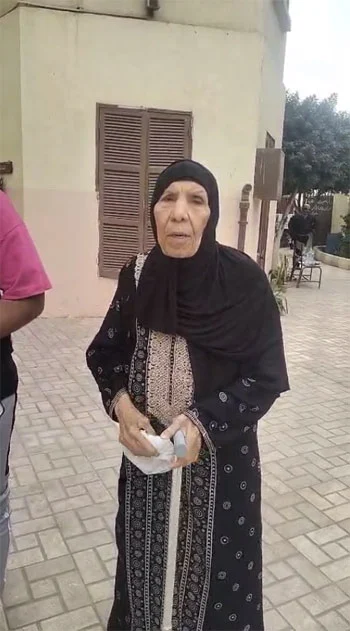 سيدة سبعينية تدلي بصوتها في حدائق القبة: المشاركة واجب وطني.. «طول عمري بحضر انتخابات 2 سيدة سبعينية تدلي بصوتها في حدائق القبة: المشاركة واجب وطني.. «طول عمري بحضر انتخابات