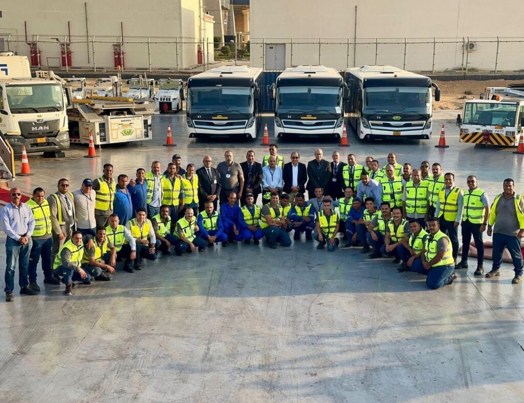 بعد استقبال 23 رحلة.. وزير الطيران المدني يتفقد مطار سفنكس