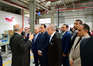 مدبولي يفتتح مصنع "المنصور" لتصنيع فلاتر السيارات بطاقة 15 مليون وحدة سنويًا 2 مدبولي يفتتح مصنع "المنصور" لتصنيع فلاتر السيارات بطاقة 15 مليون وحدة سنويًا