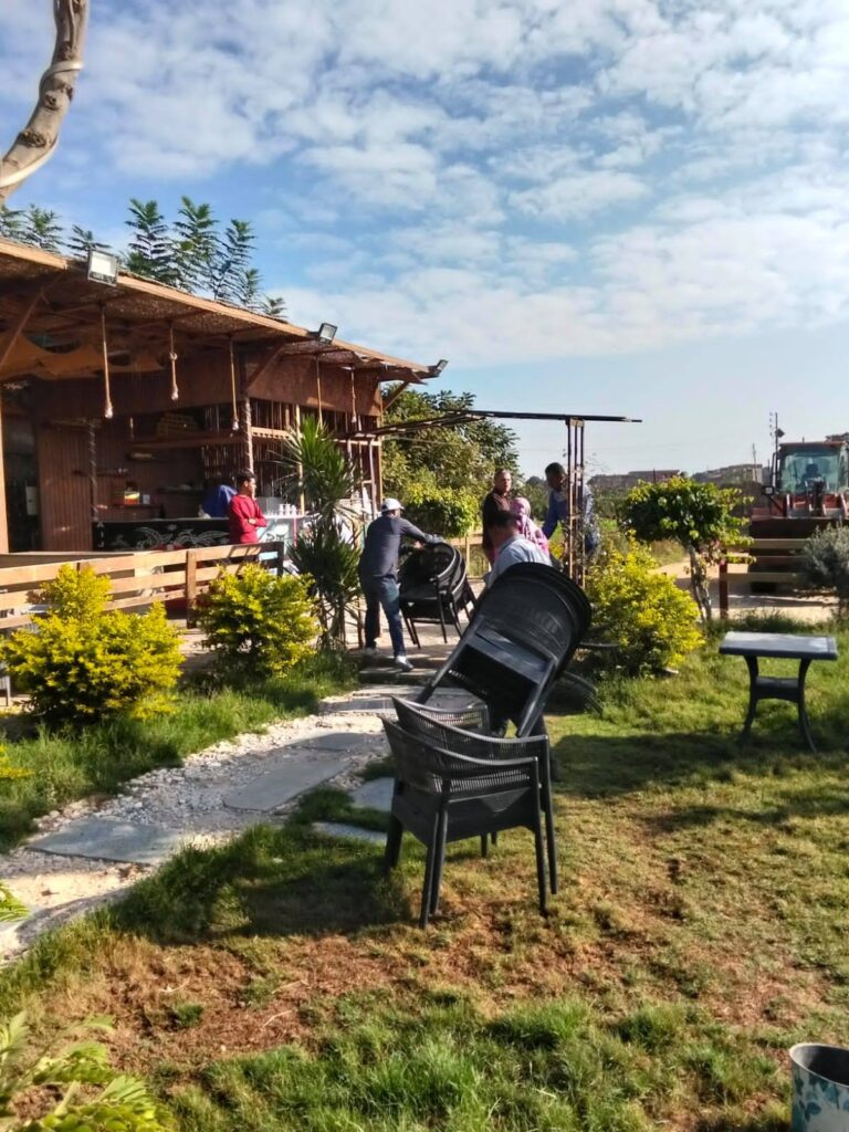 إزالة كافيتريا مخالفة على أرض أملاك الدولة بالقناطر الخيرية 4 إزالة كافيتريا مخالفة على أرض أملاك الدولة بالقناطر الخيرية