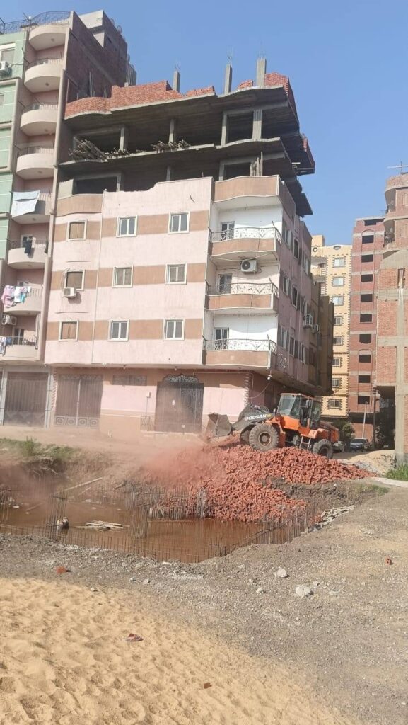 ضبط ومصادرة مواد بناء مخالف في القناطر الخيرية