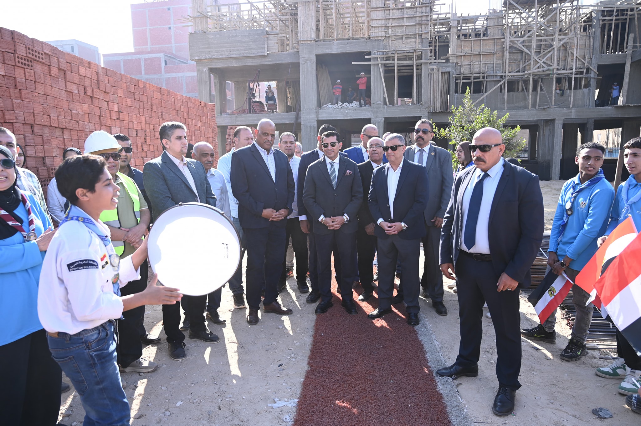 وزير الشباب ومحافظ الإسماعيلية يتفقدان إنشاء المدرسة المصرية اليابانية بمركز السلام 1 وزير الشباب ومحافظ الإسماعيلية يتفقدان إنشاء المدرسة المصرية اليابانية بمركز السلام