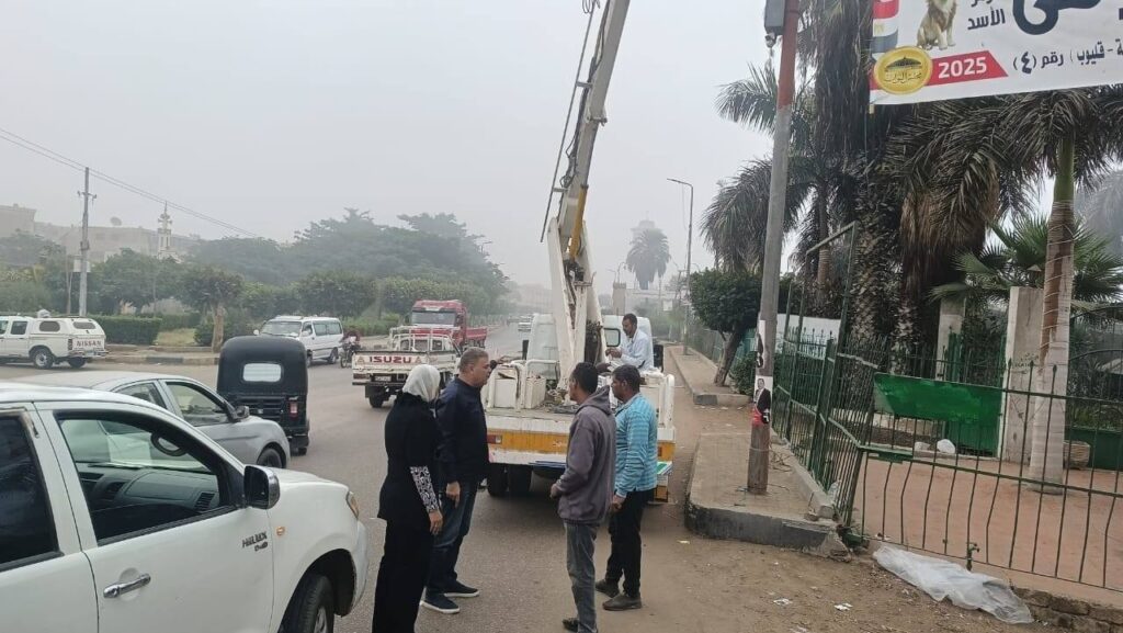 القناطر الخيرية تستمر في صيانة أعمدة الكهرباء وتحسين الإنارة العامة