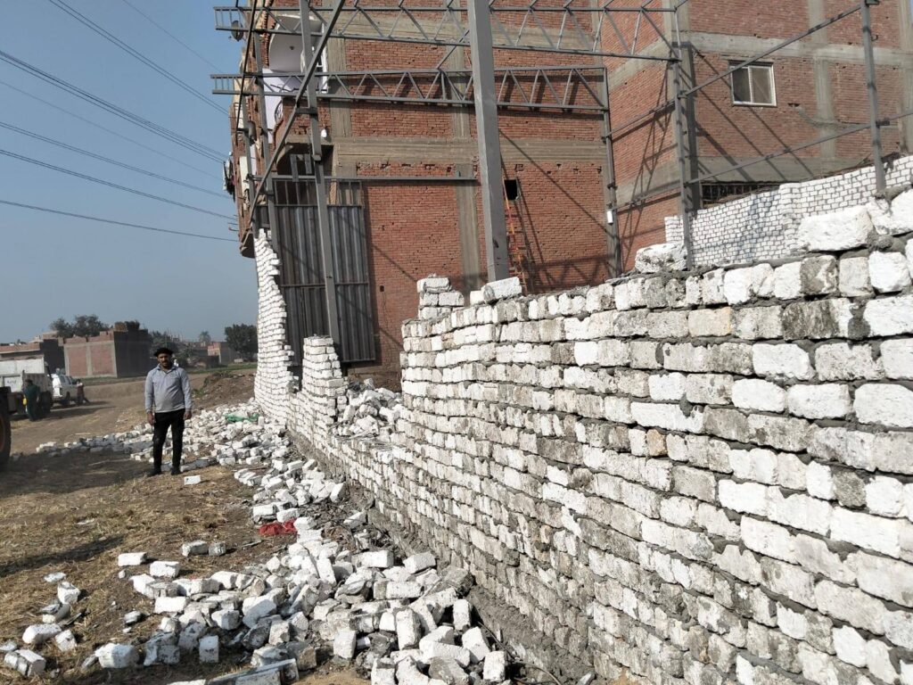 مركز ومدينة القناطر الخيرية تنفذ إزالة فورية لتعدٍ على الأراضي خارج الحيز العمراني