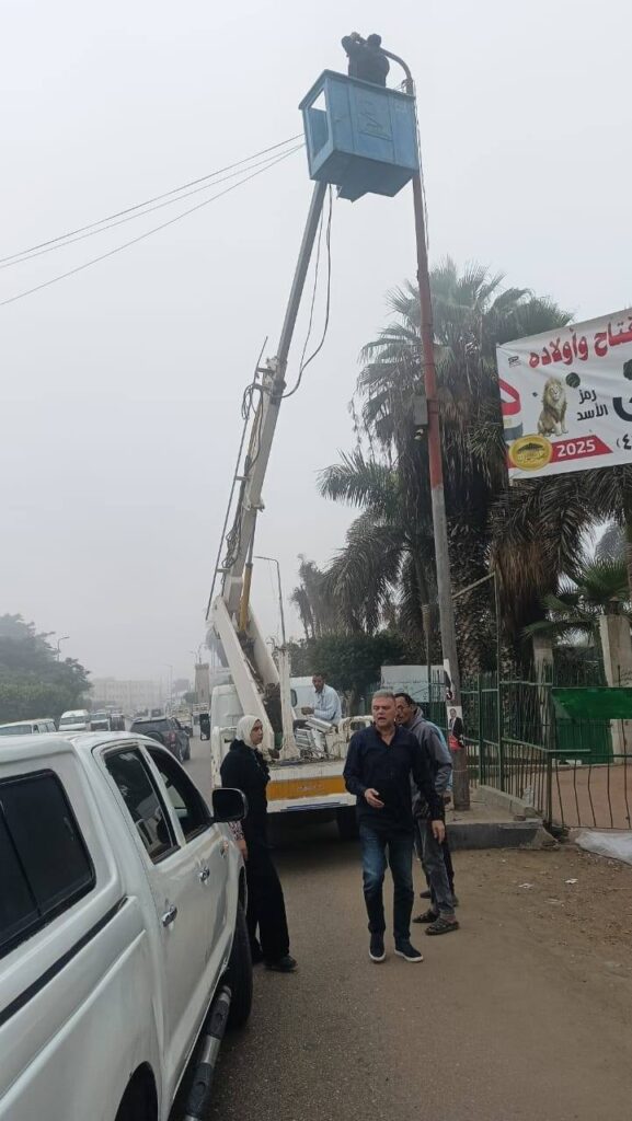 القناطر الخيرية تستمر في صيانة أعمدة الكهرباء وتحسين الإنارة العامة