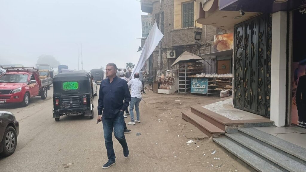 رئيس مركز ومدينة القناطر الخيرية يتابع إزالة الدعاية الانتخابية خلال فترة الصمت