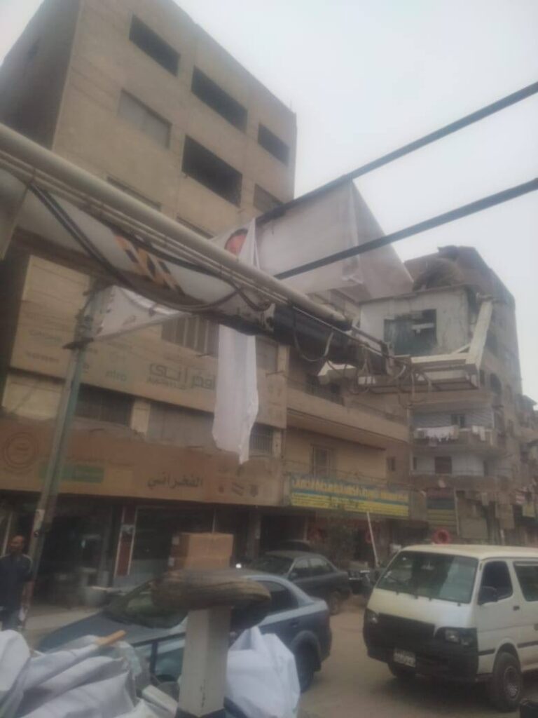 رئيس مركز ومدينة القناطر الخيرية يتابع إزالة الدعاية الانتخابية خلال فترة الصمت