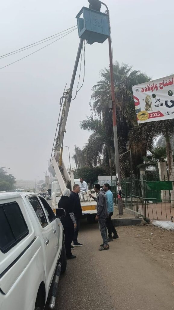 القناطر الخيرية تستمر في صيانة أعمدة الكهرباء وتحسين الإنارة العامة