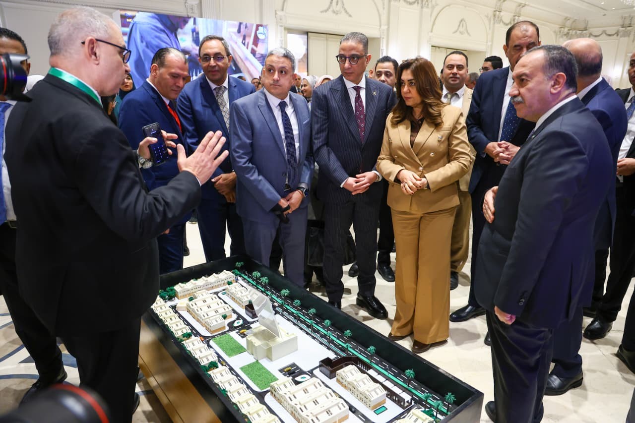 منال عوض تفتتح معرض مشروعات برنامج التنمية المحلية بصعيد مصر وتستعرض قصص النجاح