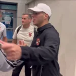 إمام عاشور يظهر في مطار القاهرة استعدادًا للسفر مع الأهلي إلى الإمارات لخوض السوبر المصري