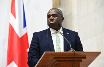 بريطانيا تبحث إلغاء المحاكمات أمام هيئات المحلفين في آلاف القضايا الجنائية لمواجهة أزمة التكدس القضائي 5 بريطانيا تبحث إلغاء المحاكمات أمام هيئات المحلفين في آلاف القضايا الجنائية لمواجهة أزمة التكدس القضائي