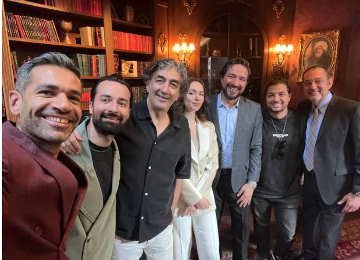 صدقي صخر يروّج لفيلمه الجديد «قصر الباشا» بصور من الكواليس قبل عرضه رسميًا 1 صدقي صخر يروّج لفيلمه الجديد «قصر الباشا» بصور من الكواليس قبل عرضه رسميًا