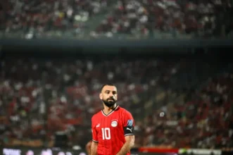 ليلة حزينة للمحترفين المصريين: هزيمة قاسية لصلاح.. تهميش مرموش.. وإهدار إبراهيم عادل لركلة الجزاء في ديربي أبوظبي