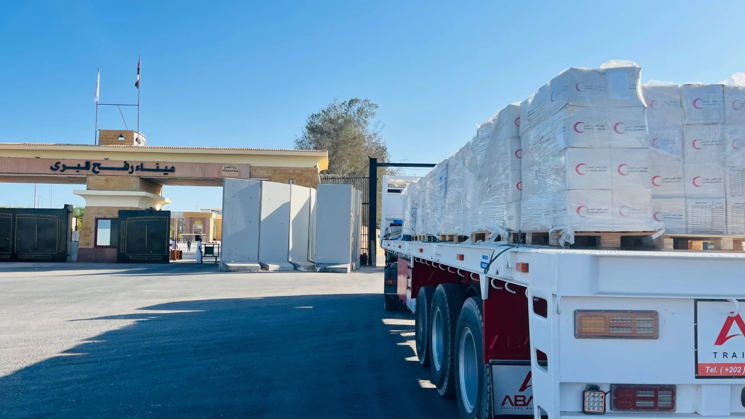 الهلال الأحمر المصري يطلق قافلة "زاد العزة" الـ76 محمّلة بـ9.5 ألف طن مساعدات عاجلة إلى غزة 1 الهلال الأحمر المصري يطلق قافلة "زاد العزة" الـ76 محمّلة بـ9.5 ألف طن مساعدات عاجلة إلى غزة