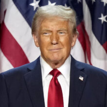 ترامب يضغط على أوكرانيا لقبول خطة سلام أمريكية وسط ضعف زيلينسكي وفضيحة فساد