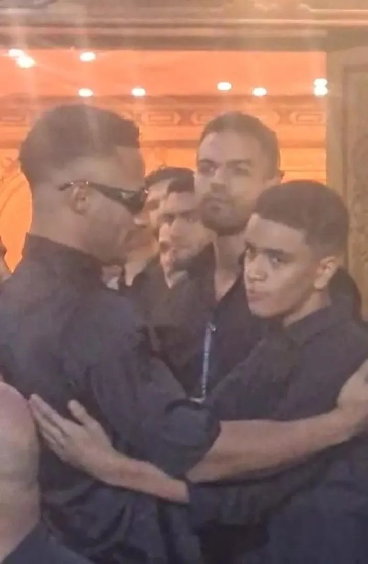 حرص النجم محمد رمضان على تقديم واجب العزاء في الراحل السيناريست الكبير أحمد عبد الله 1 حرص النجم محمد رمضان على تقديم واجب العزاء في الراحل السيناريست الكبير أحمد عبد الله