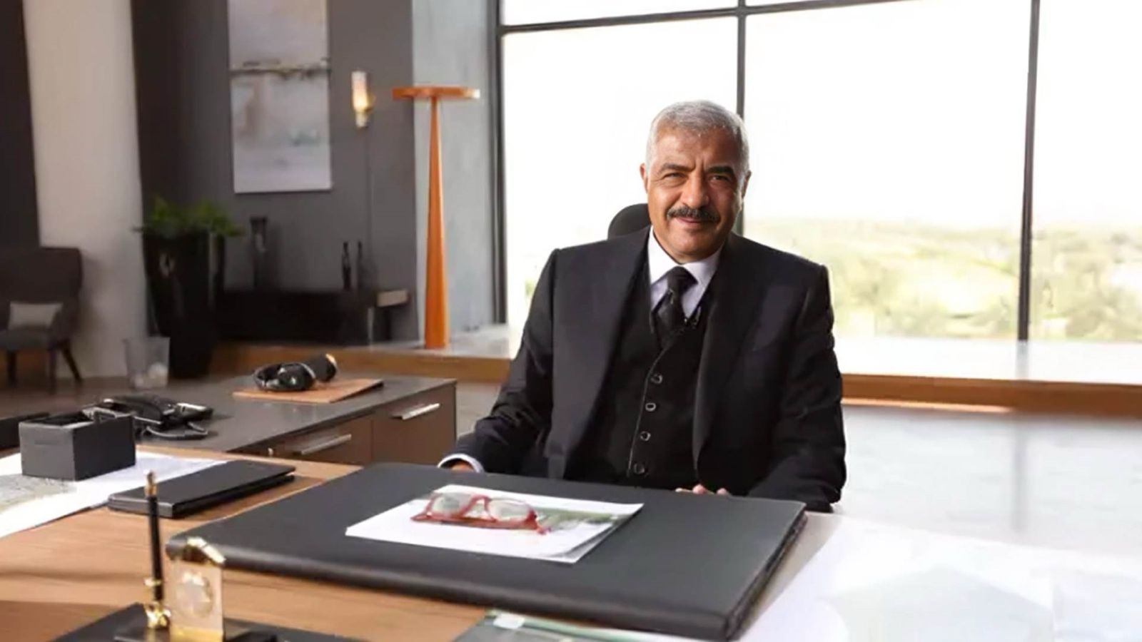 رئيس مجلس الوزراء العراقي محمد شياع السوداني يستقبل رئيس مجموعة طلعت مصطفى القابضة.