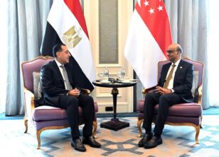 التمثيل التجاري المصري يبحث مع سفير سنغافورة تعزيز الاستثمارات المشتركة بين البلدين 2 التمثيل التجاري المصري يبحث مع سفير سنغافورة تعزيز الاستثمارات المشتركة بين البلدين