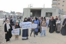 وقفة احتجاجية لنازحين فلسطينيين شمالي الضفة بعد 10 أشهر من التهجير القسري