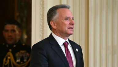 "المبعوث الأمريكي: خطة تطوير غزة رائعة ونأمل أن تفي حماس بوعدها بنزع السلاح" 10 "المبعوث الأمريكي: خطة تطوير غزة رائعة ونأمل أن تفي حماس بوعدها بنزع السلاح"