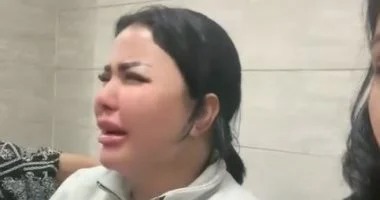 انهيار زوجة الفنان الراحل إسماعيل الليثي بعد وفاته: "ابني توفى من سنة وجوزي النهارده.. صبرني يا رب"