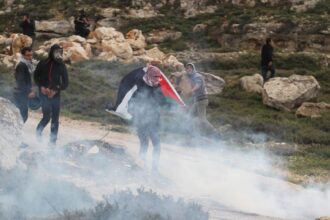 مواجهات عنيفة في ميثلون جنوب جنين.. ورشق بالحجارة والزجاجات الحارقة