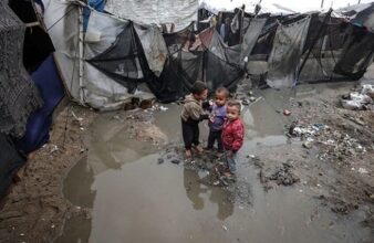 الدفاع المدني برفح يحذر من "كارثة إنسانية" تتهدد النازحين مع اقتراب المنخفض الجوي 4 الدفاع المدني برفح يحذر من "كارثة إنسانية" تتهدد النازحين مع اقتراب المنخفض الجوي