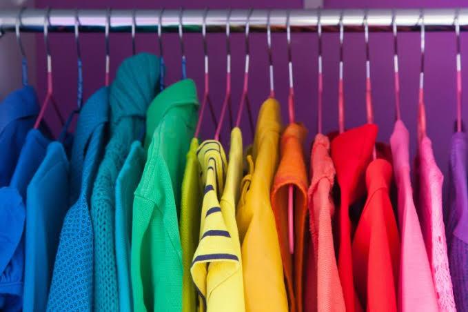 السر وراء جاذبية الألوان: كيف يؤثر الأحمر والأسود على الانطباع العاطفي للرجل والمرأة 1 السر وراء جاذبية الألوان: كيف يؤثر الأحمر والأسود على الانطباع العاطفي للرجل والمرأة