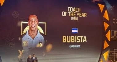 بوبيستا مدرب منتخب الرأس الأخضر يتوج بجائزة أفضل مدرب في أفريقيا 2025 بحفل كاف بالرباط 2 بوبيستا مدرب منتخب الرأس الأخضر يتوج بجائزة أفضل مدرب في أفريقيا 2025 بحفل كاف بالرباط