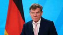 وزير الخارجية الألماني يحذر من إضعاف أوكرانيا أو المساس بسيادة الاتحاد الأوروبي وحلف الناتو.