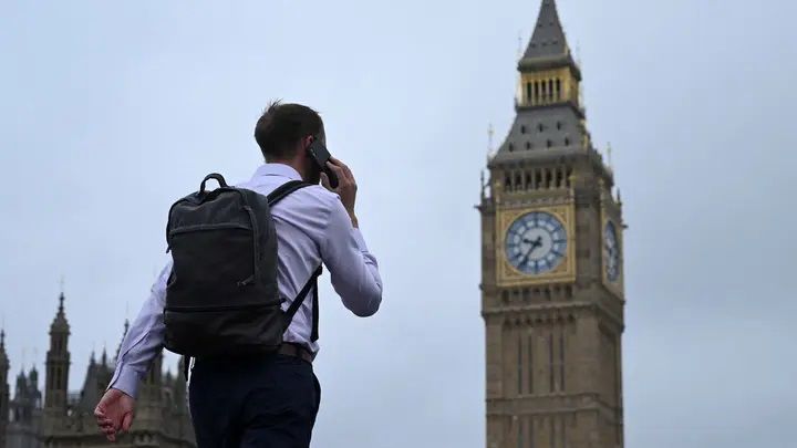 انخفض صافي الهجرة إلى 204 آلاف شخص في العام الذي انتهى في يونيو 2025