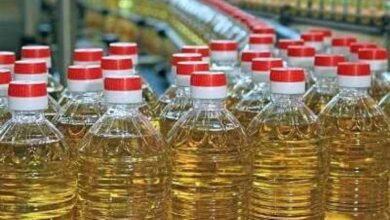 قفز سعر الزيت السائب (الخليط) إلى 64 ألف جنيه للطن، مقارنة بـ 60 ألف جنيه الأسبوع الماضي 2 قفز سعر الزيت السائب (الخليط) إلى 64 ألف جنيه للطن، مقارنة بـ 60 ألف جنيه الأسبوع الماضي