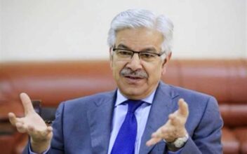 وزير الدفاع الباكستاني: وقف إطلاق النار في غزة "أحادي الجانب" و352 شهيدًا منذ سريانه