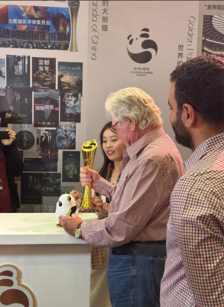 حسين فهمي يفتتح سوق مهرجان القاهرة السينمائي الدولي بمشاركة واسعة من صناع السينما