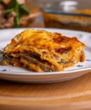 طريقة عمل طاجن المسقعة بالدجاج على طريقة الشيف مي صيام 3 طريقة عمل طاجن المسقعة بالدجاج على طريقة الشيف مي صيام