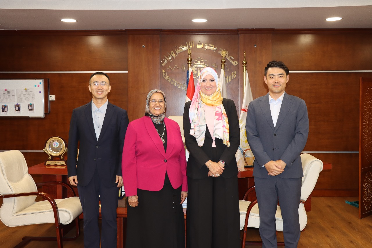 معهد بحوث الإلكترونيات يبحث مع منظمة GEIDCO الصينية التعاون في مجالات التكنولوجيا والطاقة المستدامة