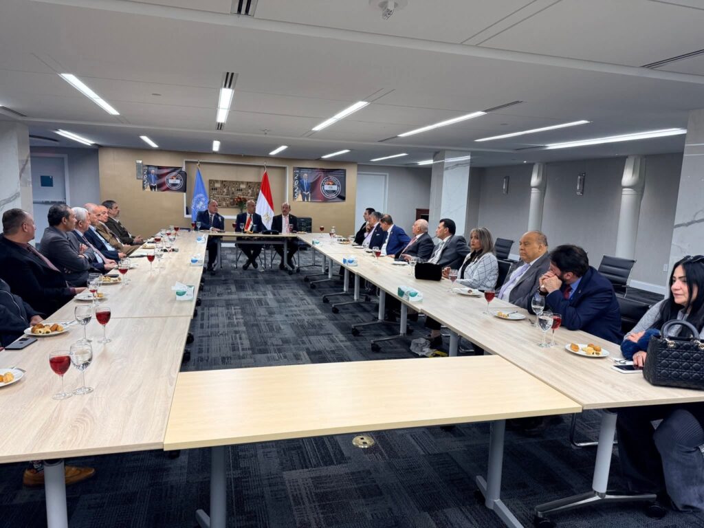 تكريم السفير أسامة عبد الخالق كرجل العام 2025 في احتفالية للمركز الثقافي المصري الأمريكي بنيويورك