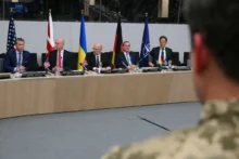 الناتو يبني قاعدة ليزر في جرينلاند لتحصين اتصالاته ضد روسيا والصين