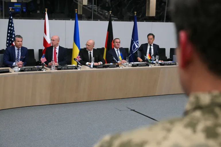 الناتو يبني قاعدة ليزر في جرينلاند لتحصين اتصالاته ضد روسيا والصين