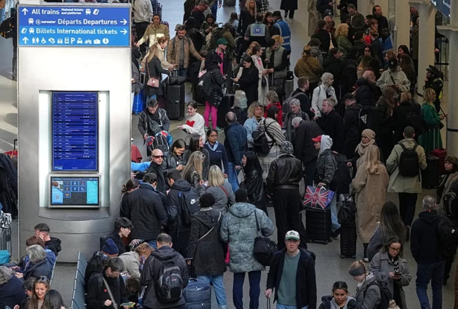 انقطاع كهربائي يضرب باريس ويتسبب في اضطراب حركة النقل العام 1 انقطاع كهربائي يضرب باريس ويتسبب في اضطراب حركة النقل العام