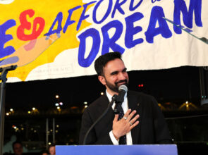 زهران ممداني يفوز بمنصب عمدة نيويورك كأصغر من يتولى المنصب في تاريخ المدينة