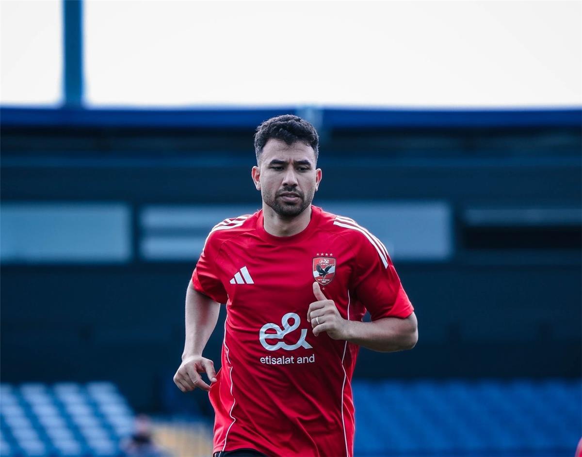 تريزيجيه مهدد بالغياب عن مواجهة شبيبة القبائل بعد إصابته بشد في العضلة الخلفية خلال السوبر المصري