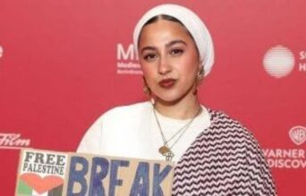 الفنانة تقى الفوال: منعت من الصعود على المسرح في ألمانيا بسبب ارتدائي الكوفية العربية 5 الفنانة تقى الفوال: منعت من الصعود على المسرح في ألمانيا بسبب ارتدائي الكوفية العربية