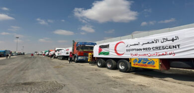 الهلال الأحمر المصري يطلق قافلة « زاد العزة .. من مصر إلى غزة» الـ 71 4 الهلال الأحمر المصري يطلق قافلة « زاد العزة .. من مصر إلى غزة» الـ 71
