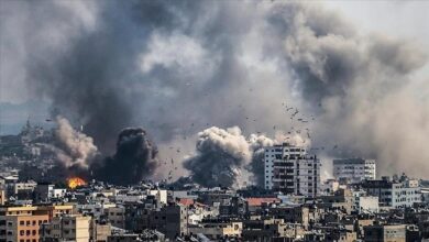 غارات إسرائيلية على غزة وخان يونس: قصف مدفعي واعتقالات في الضفة الغربية