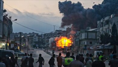 13 شهيدًا في قصف إسرائيلي لمخيم عين الحلوة لللاجئين الفلسطينيين بلبنان